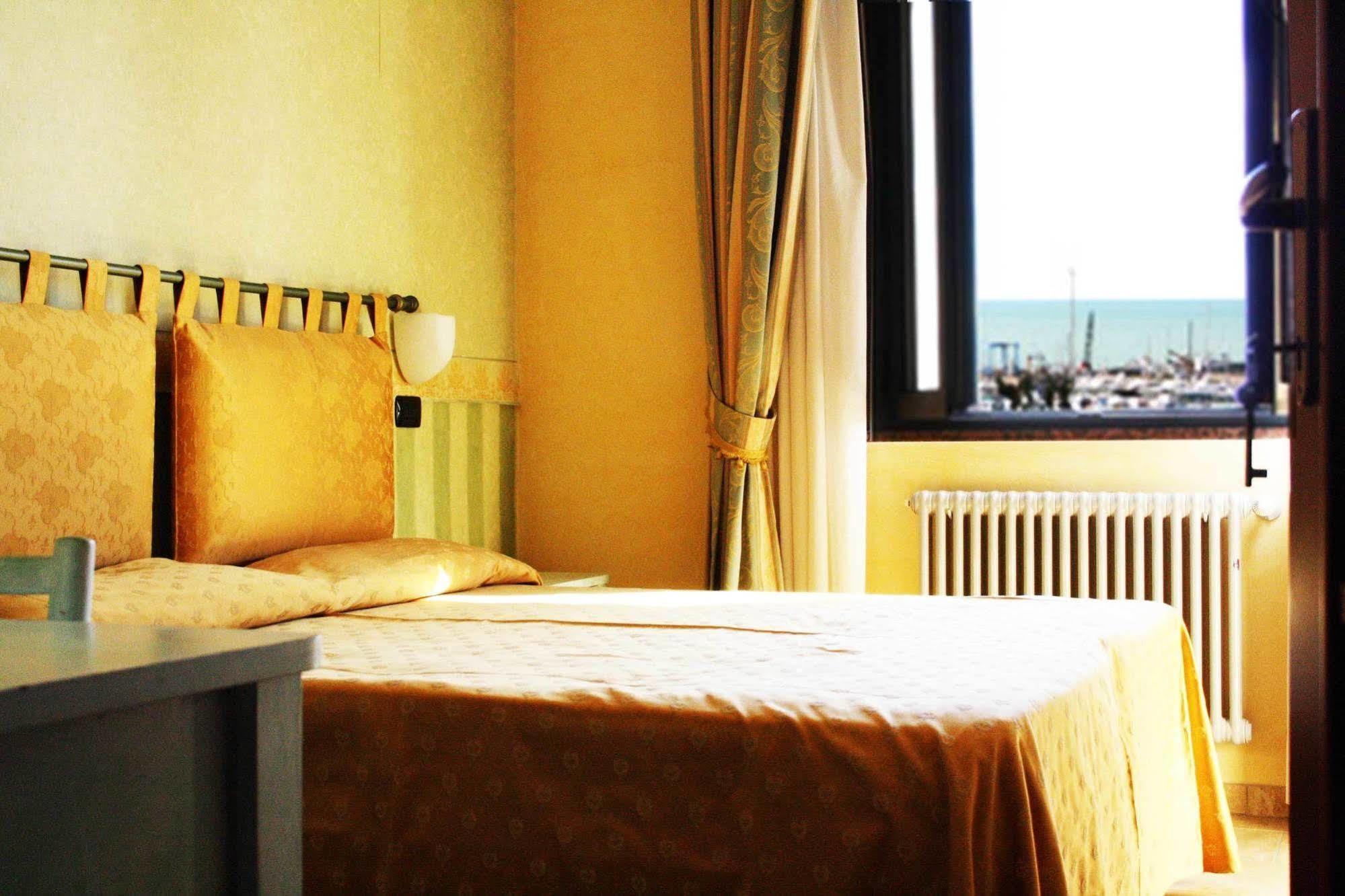 Hotel Beaurivage Senigallia Exteriör bild